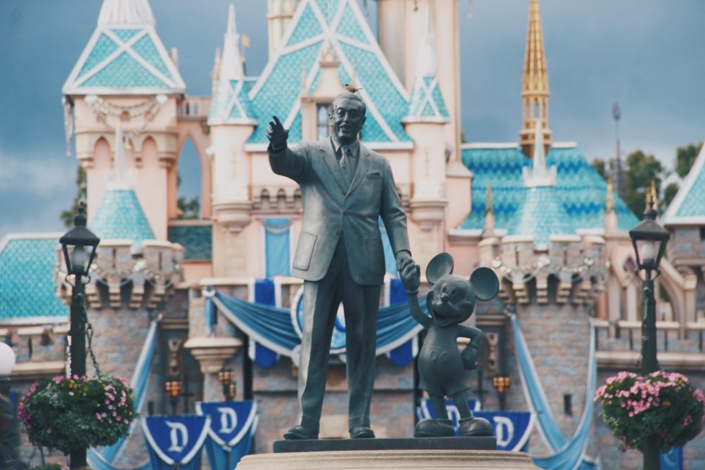An image of the Walt Disney statue.