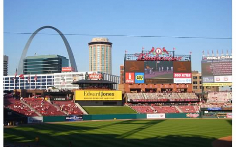 ry=413 An image of the Cardinals stadium.